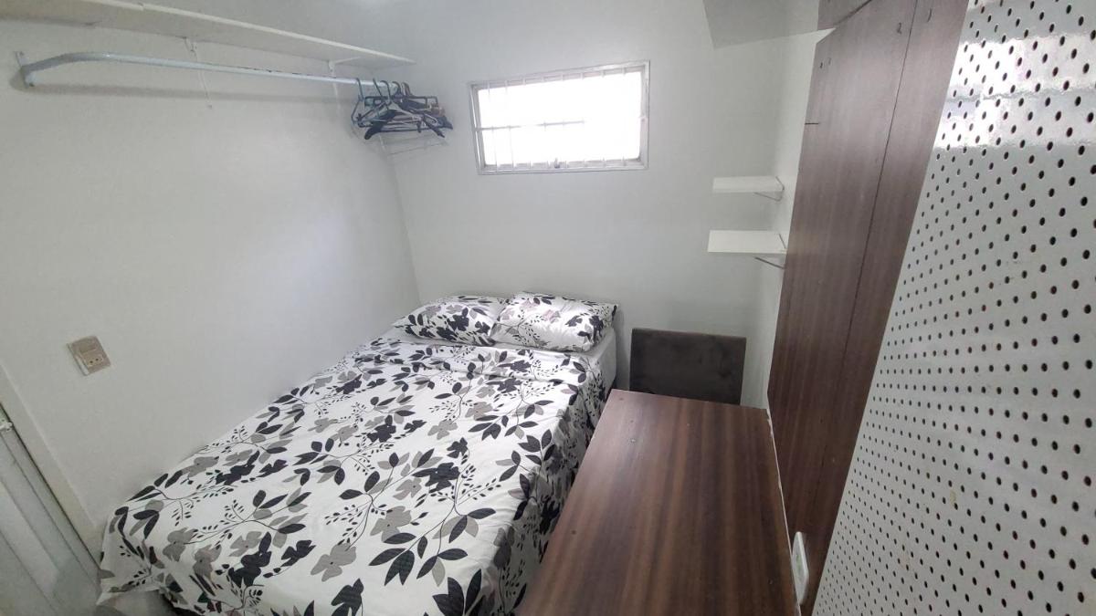 Quarto com banheiro privativo dentro de um AP na Praia da Ponta Verde - Housity