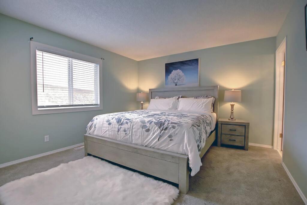LOVELY 6BDR HOME, 3BTHS, AC, SLEEPS 12, MINS TO DT - Housity