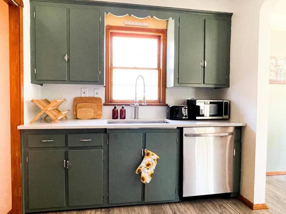 Suitetrails - Cozy Private Get Away House near National Park
