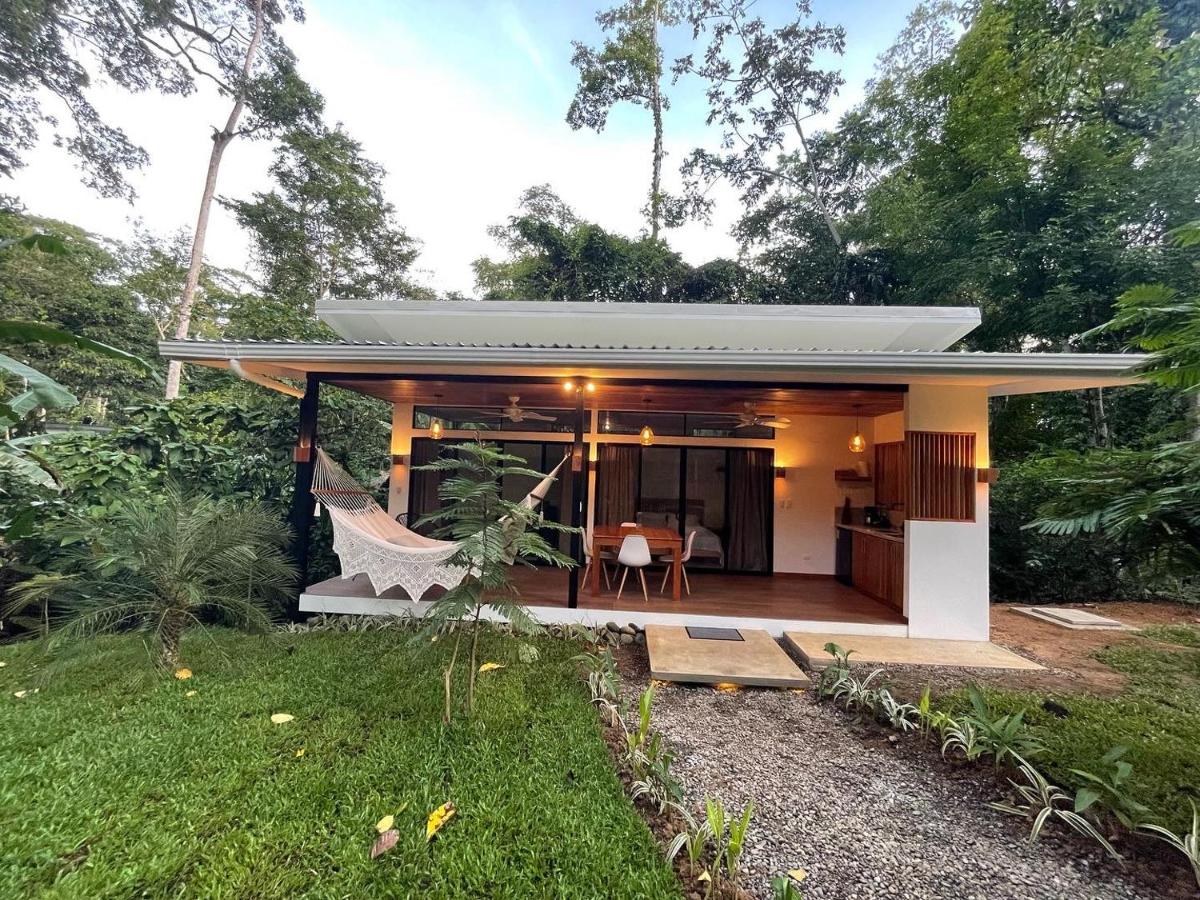Caribbean Irie - charming, luxurious bungalow in nature with AC & fiber optic wifi - Housity