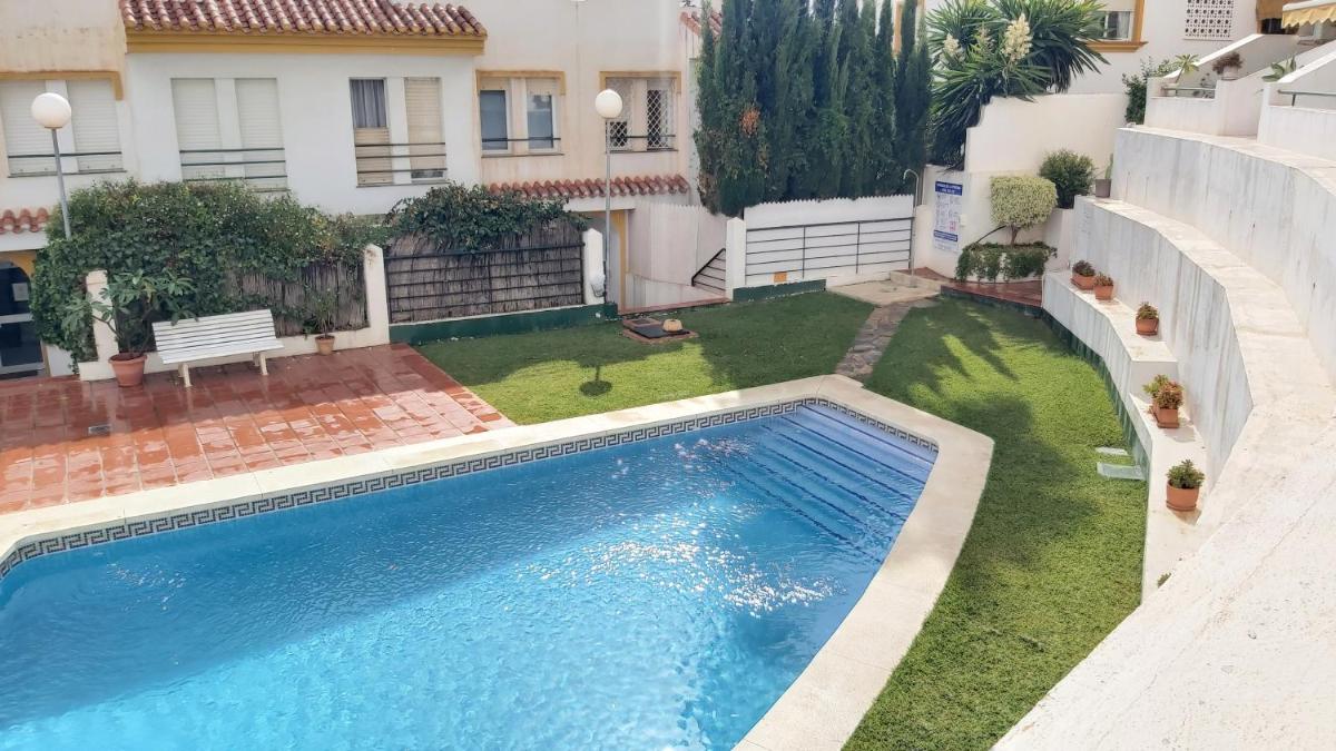 Del Parque Flats Meseta Swimmingpool - Housity