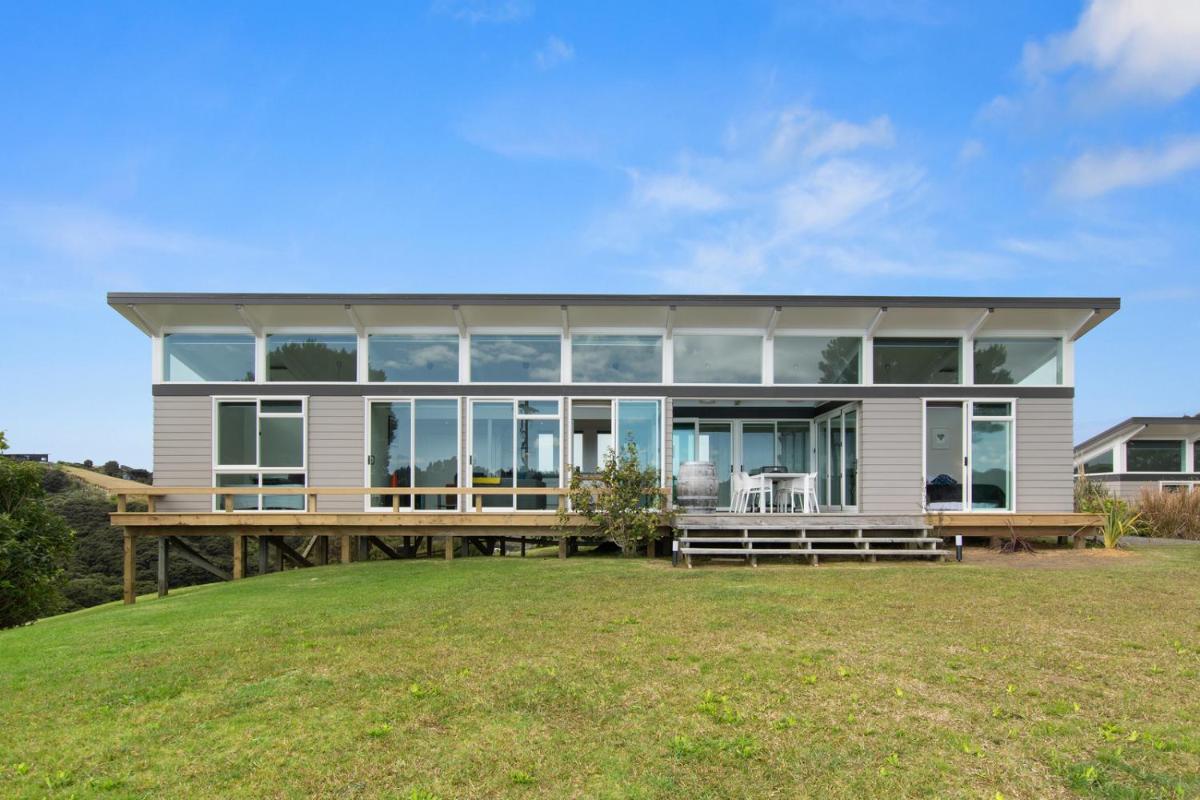 Paroa Bay Chalets - Te Whare Kereru - Housity