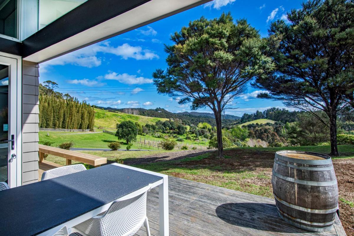 Paroa Bay Chalets - Te Whare Tui - Housity
