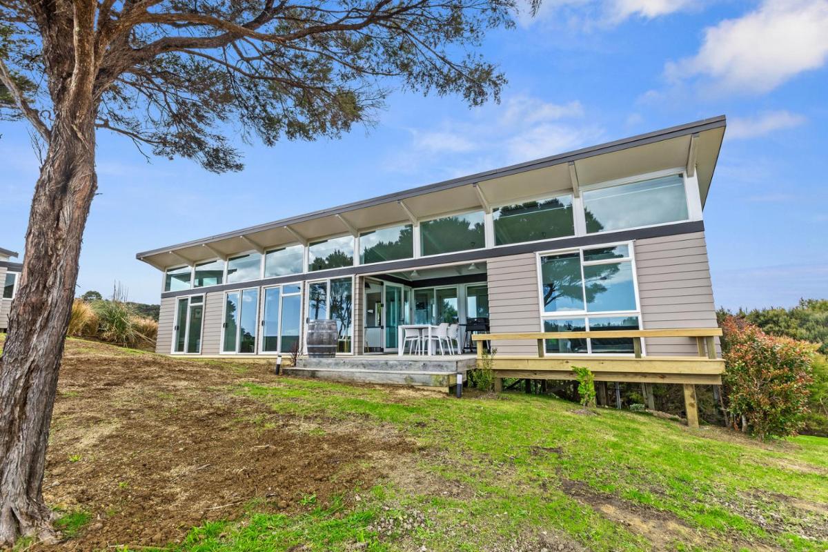 Paroa Bay Chalets - Te Whare Tui - Housity