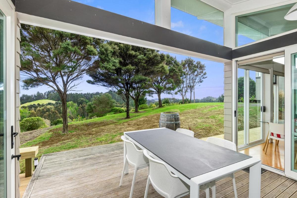 Paroa Bay Chalets - Te Whare Tui - Housity