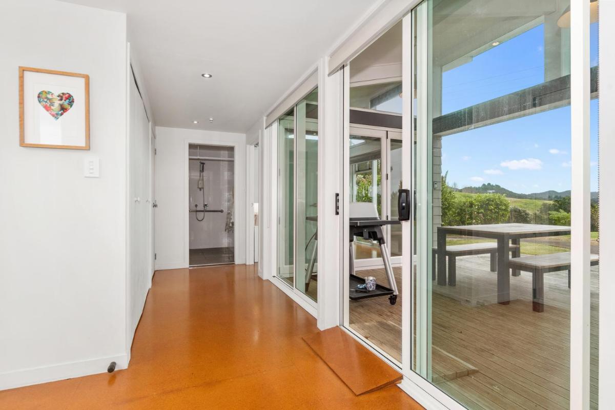 Paroa Bay Chalets - Te Whare Kiwi - Housity