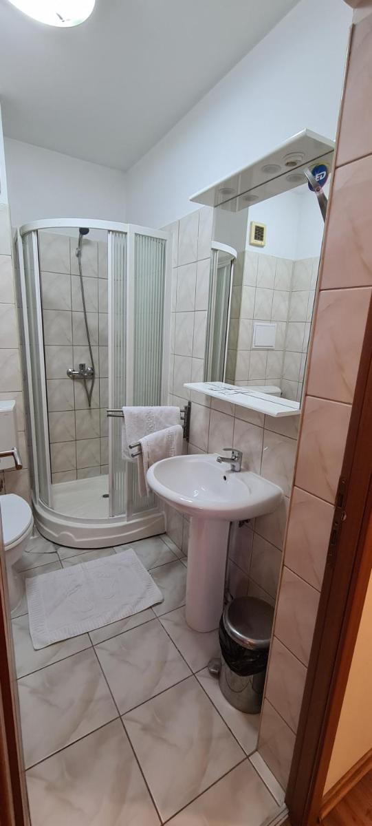 Hotel SYM - Housity