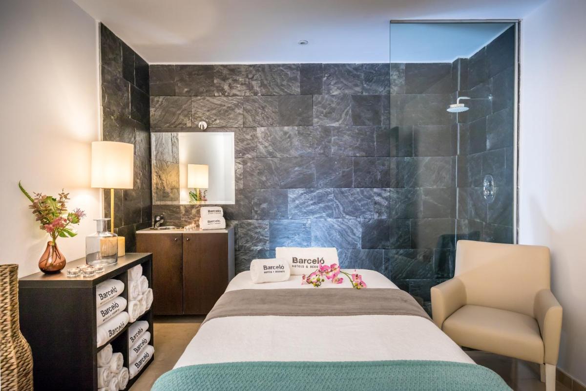 Cama o camas de una habitación en Barceló Aracena & Spa