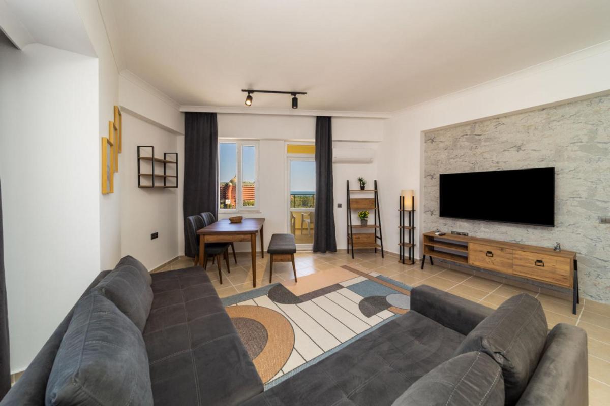 Sea View Apartment Near Beach With Balcony in Aksu - Housity