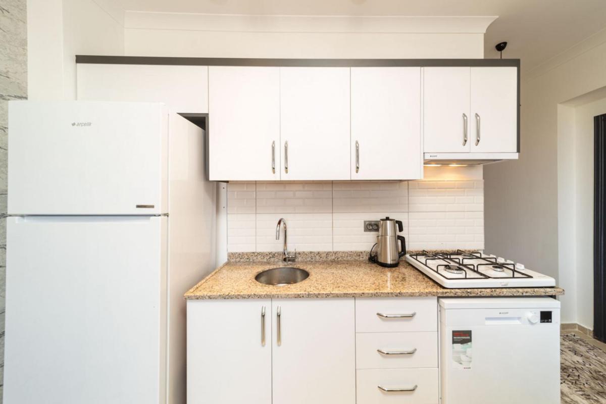 Sea View Flat With Balcony Near Beach in Aksu - Housity