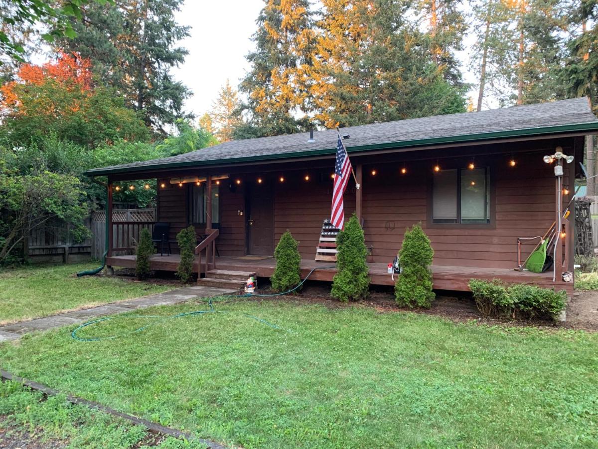 Cozy Cabin in North Idaho-Hayden ID- just minutes away from downtown Coeur D'Alene - Housity