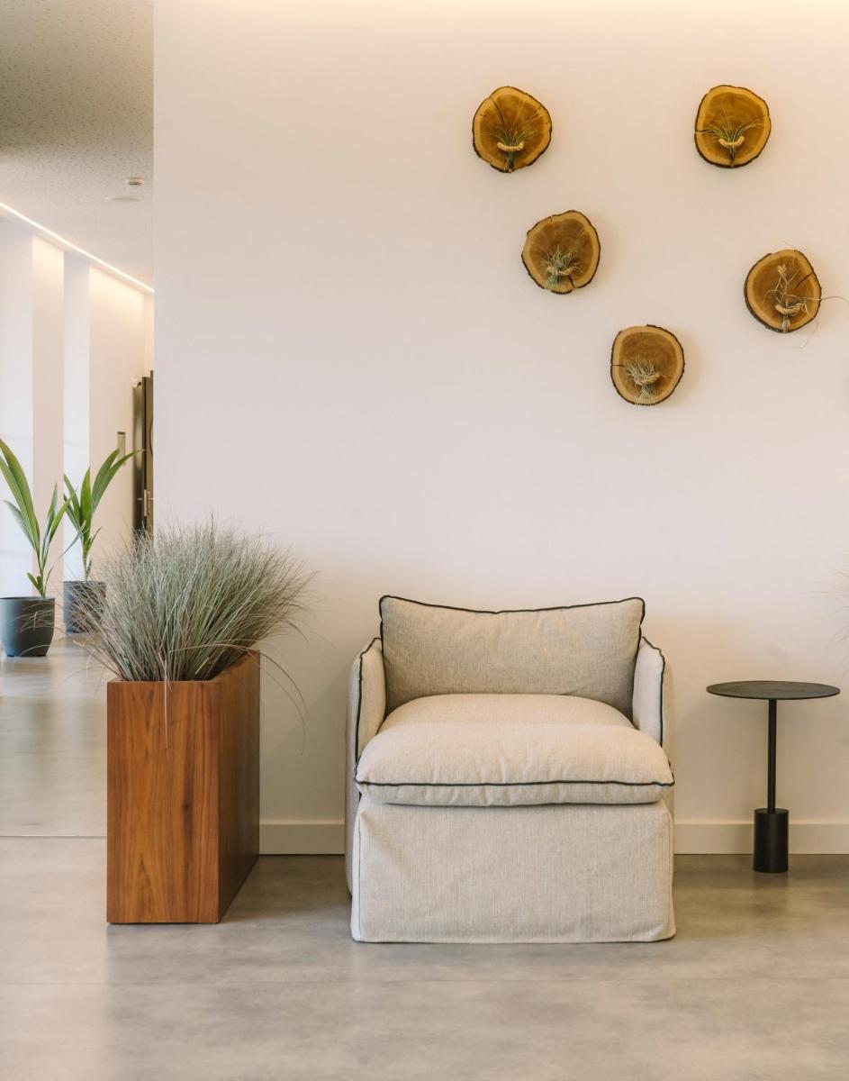 Uma área de estar em Longevity Health & Wellness Hotel - Adults Only