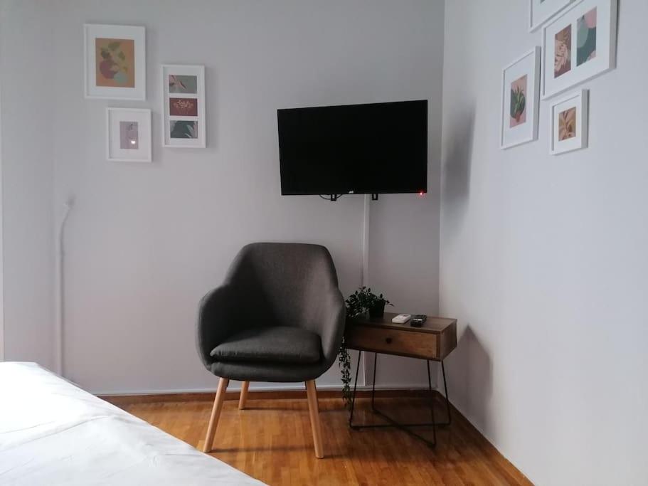 Minimal Studio Varnava Square - Kallimarmaro Area - Housity