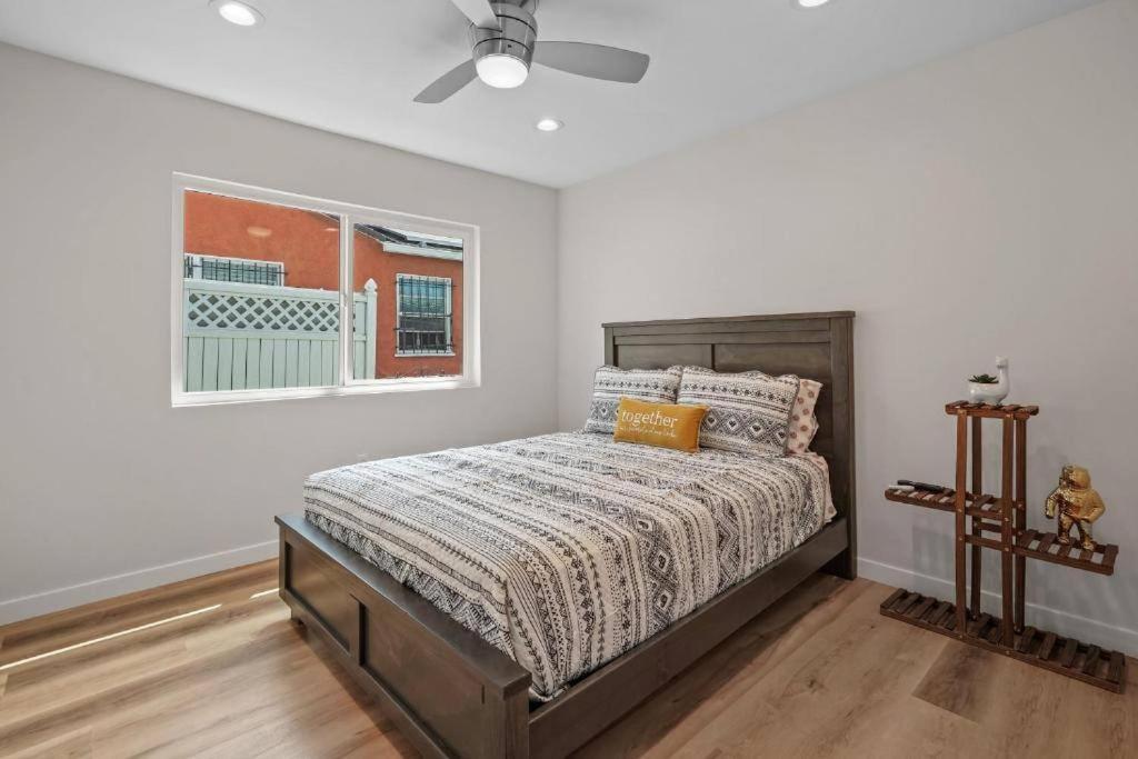 Suitetrails - DOWNTOWN LA 3BR House with Parking, Central Location