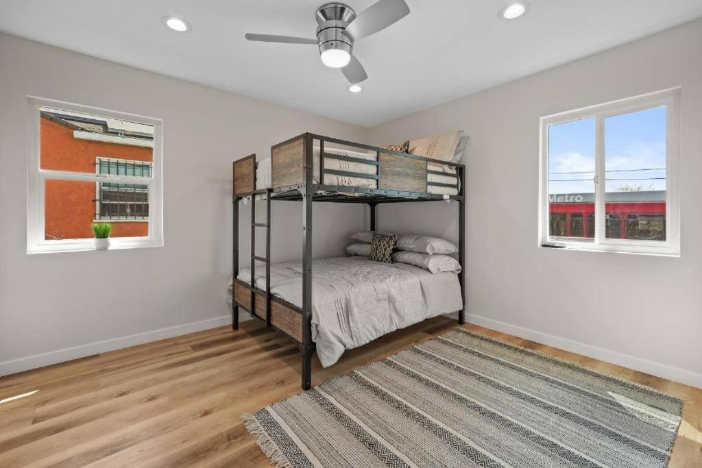Suitetrails - DOWNTOWN LA 3BR House with Parking, Central Location