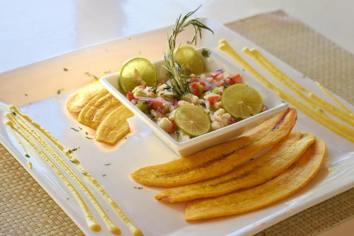 Puerto Blanco Marina & Hotel - Housity