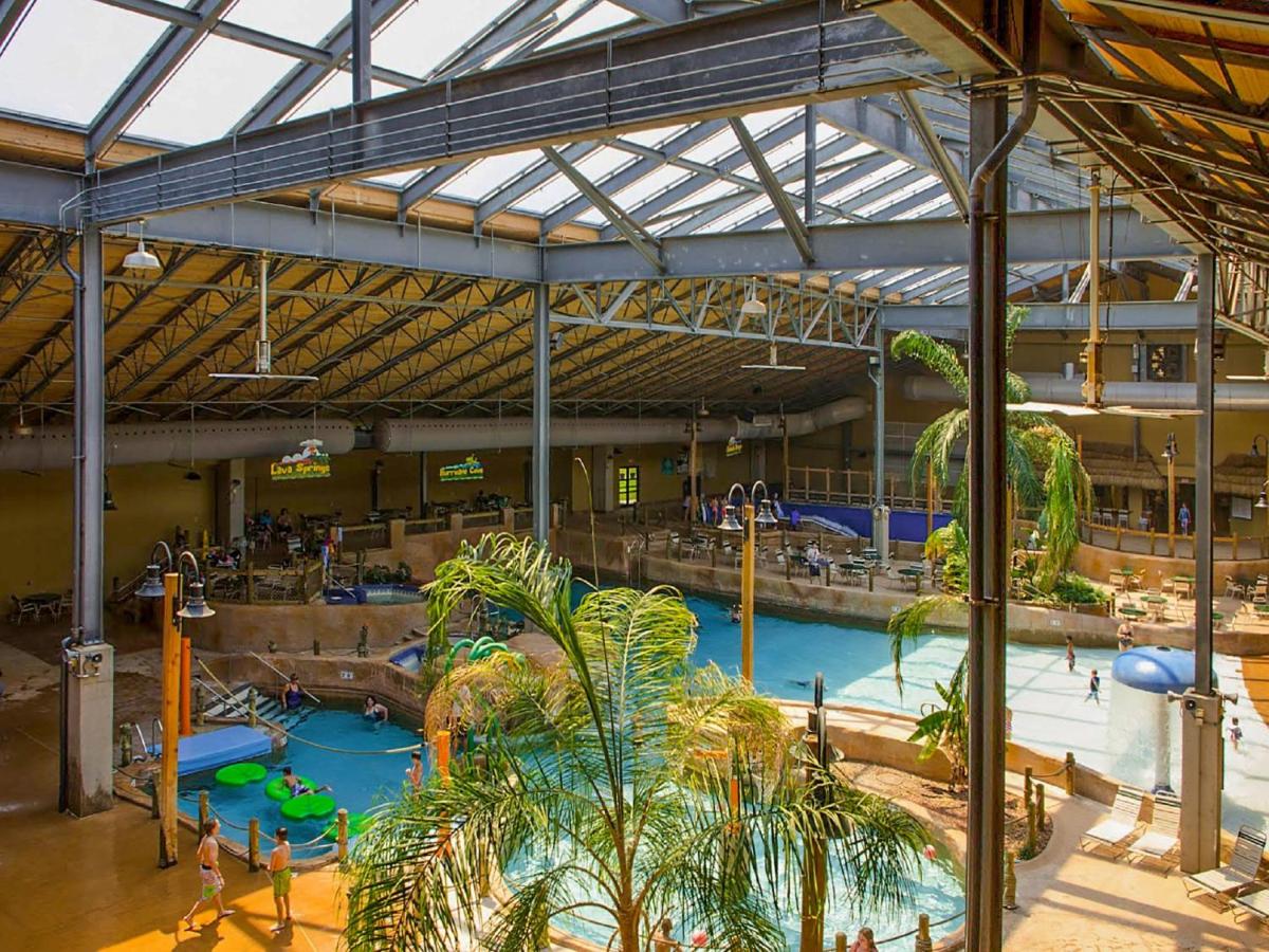 Split Rock Resort - Housity
