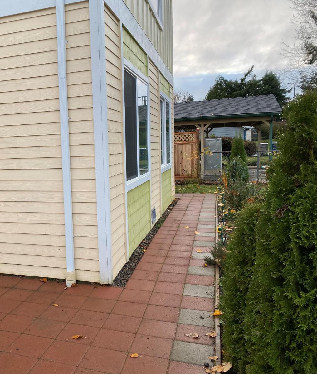Home, with access to forest and creek - Housity