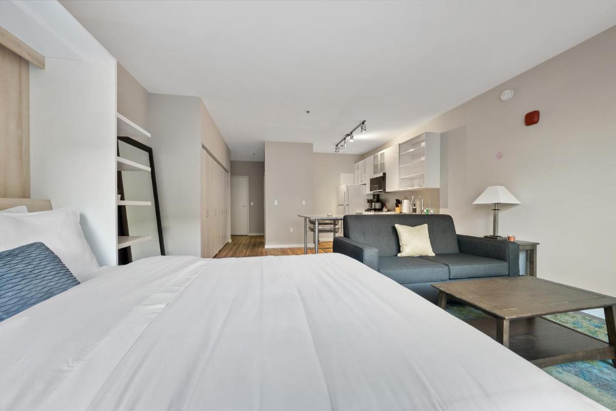 Beautiful Studio Oasis close to Kauffman Stadium 338 - Housity