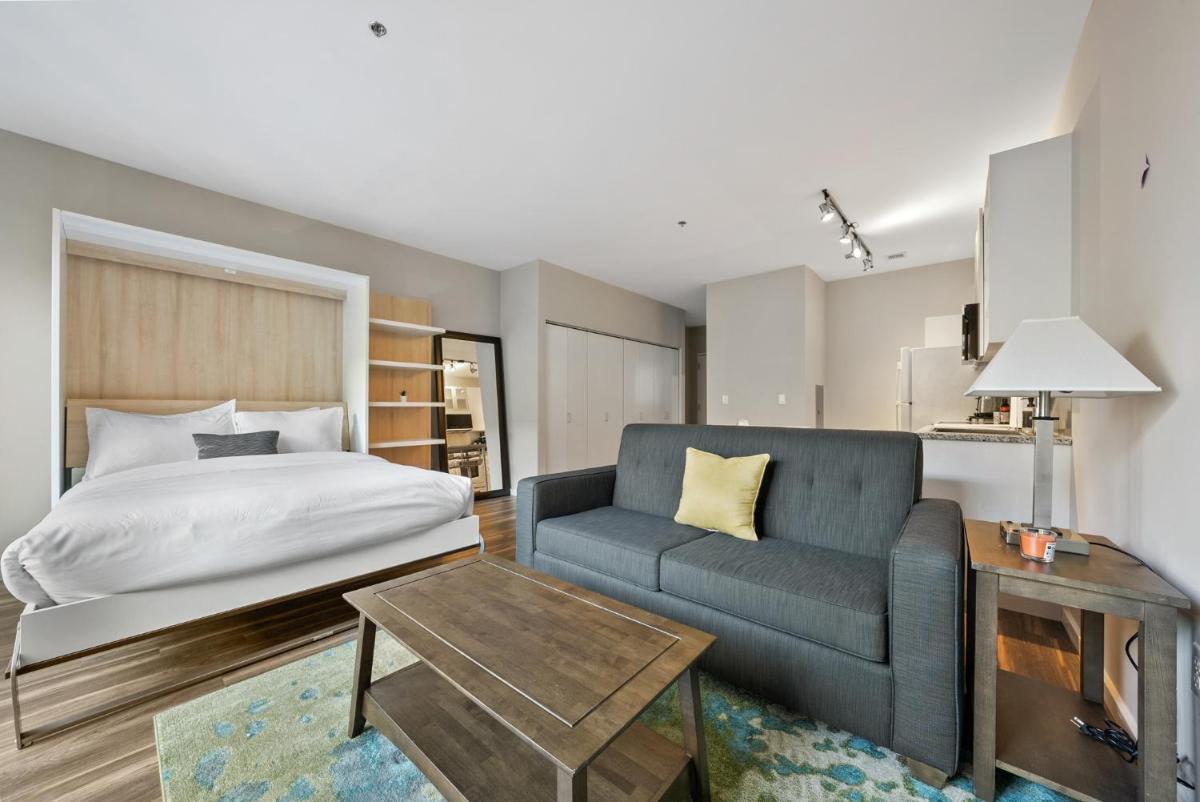 Beautiful Studio Oasis close to Kauffman Stadium 338 - Housity