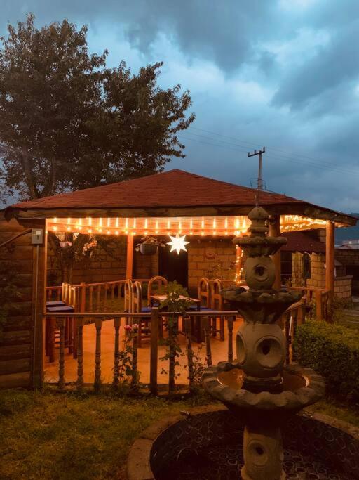Chalet con Jardín, Kiosko, Fogata - Housity