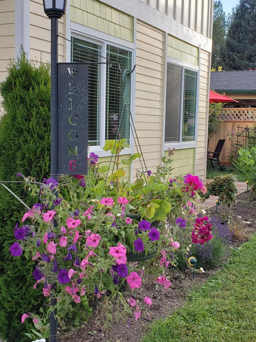 Home, with access to forest and creek - Housity
