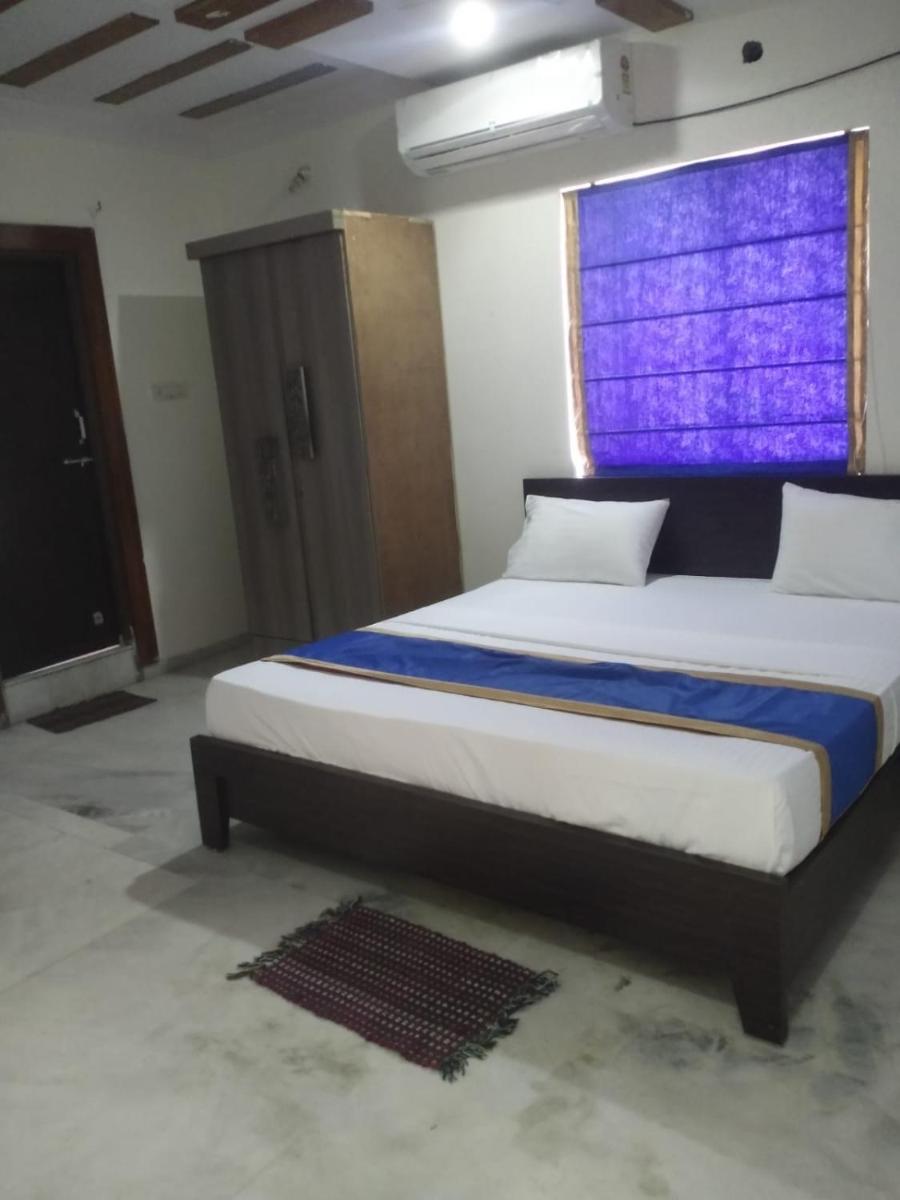Four Seasons Hotels By WB Inn - Housity
