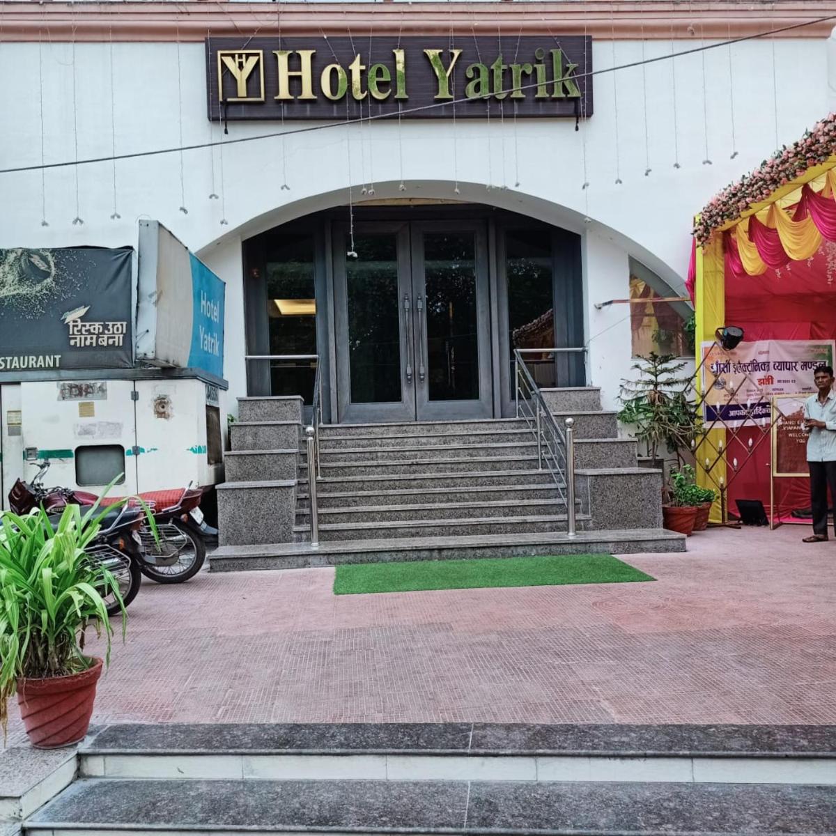 Hotel Yatrik - Housity