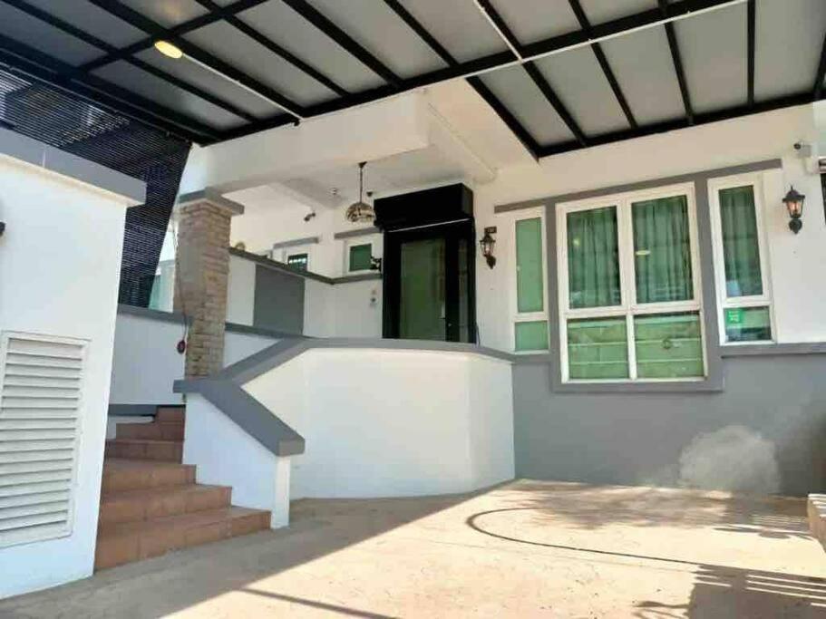 JJ Homestay Townhouse - Housity