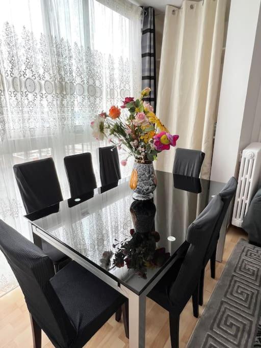 Superbe appartement près du métro 4 proche Paris - Housity