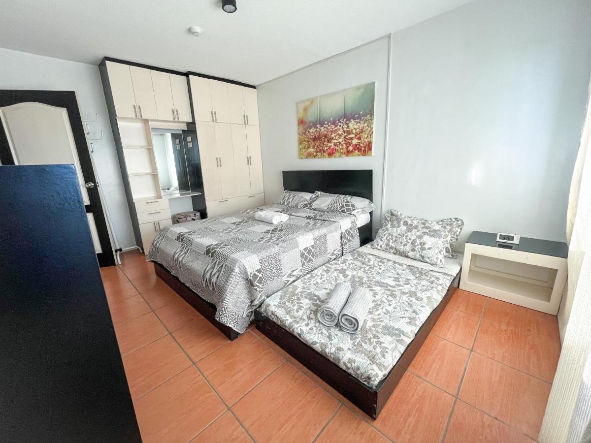 Suitetrails - Modern 2BR Condo Near SM with Free Parking Pool WIFI and Netflix