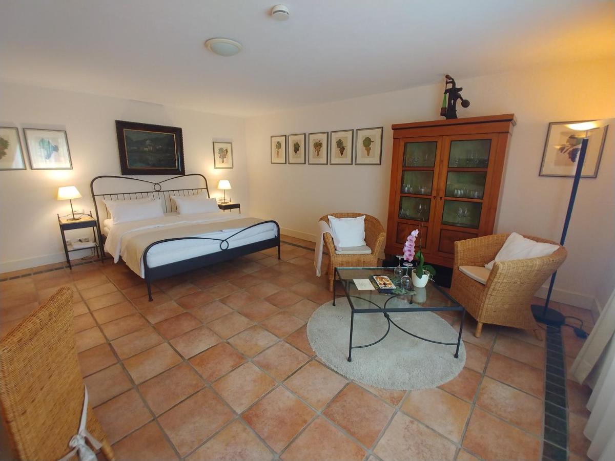 Ein Bett oder Betten in einem Zimmer der Unterkunft Wein- und Landhaus S A Prüm