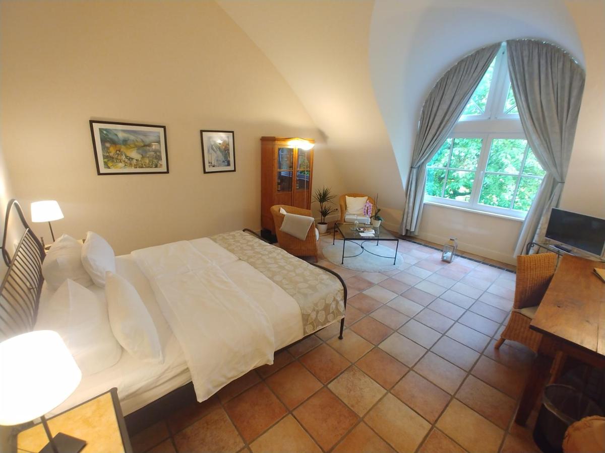 Ein Bett oder Betten in einem Zimmer der Unterkunft Wein- und Landhaus S A Prüm