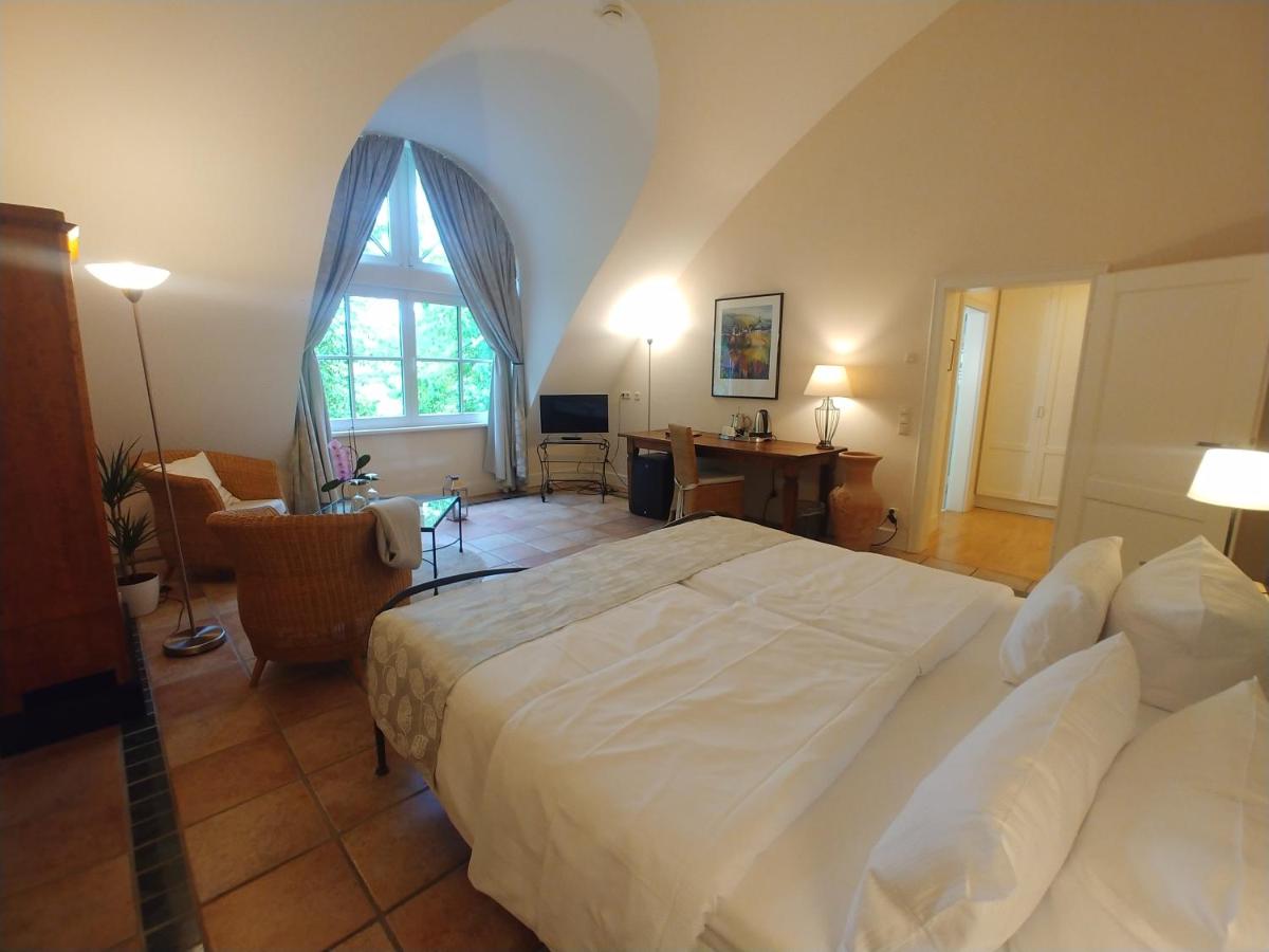 Ein Bett oder Betten in einem Zimmer der Unterkunft Wein- und Landhaus S A Prüm