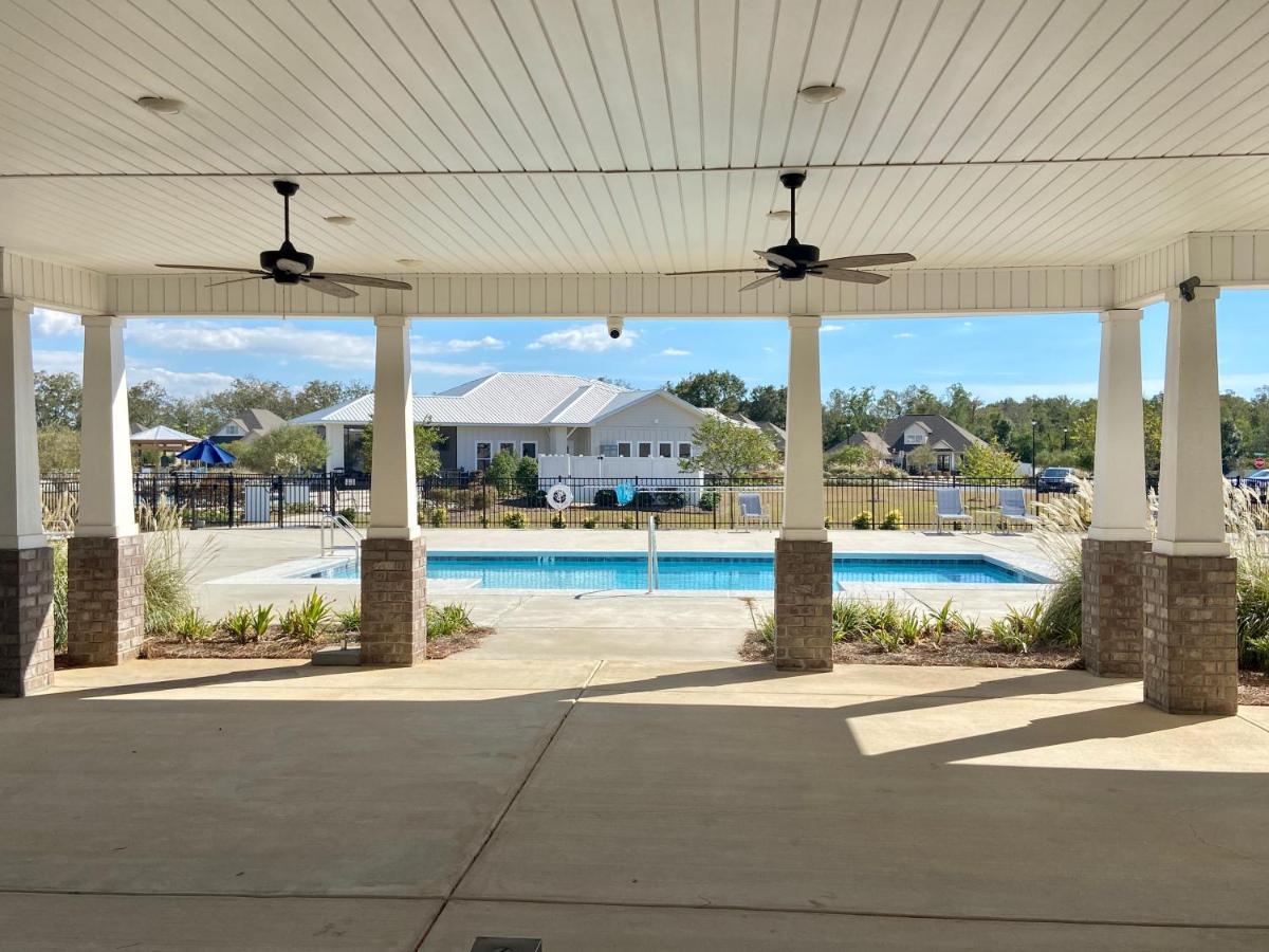 Retro Private Home- 10 minutes to the Gulf Shore - Housity
