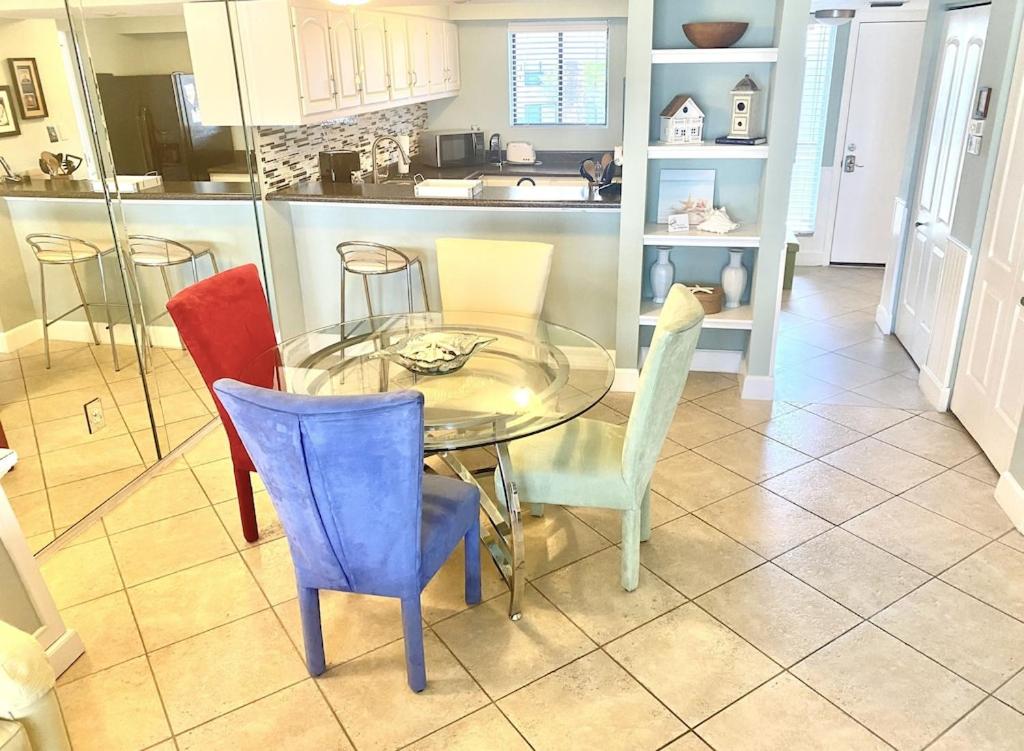 Runaway Bay Unit 234 - Housity
