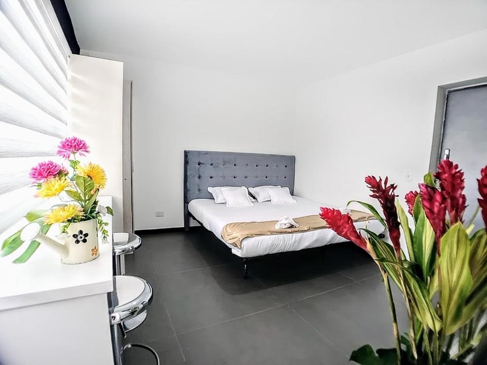 ApartaSuites Bogota ROMANNOTI - Housity