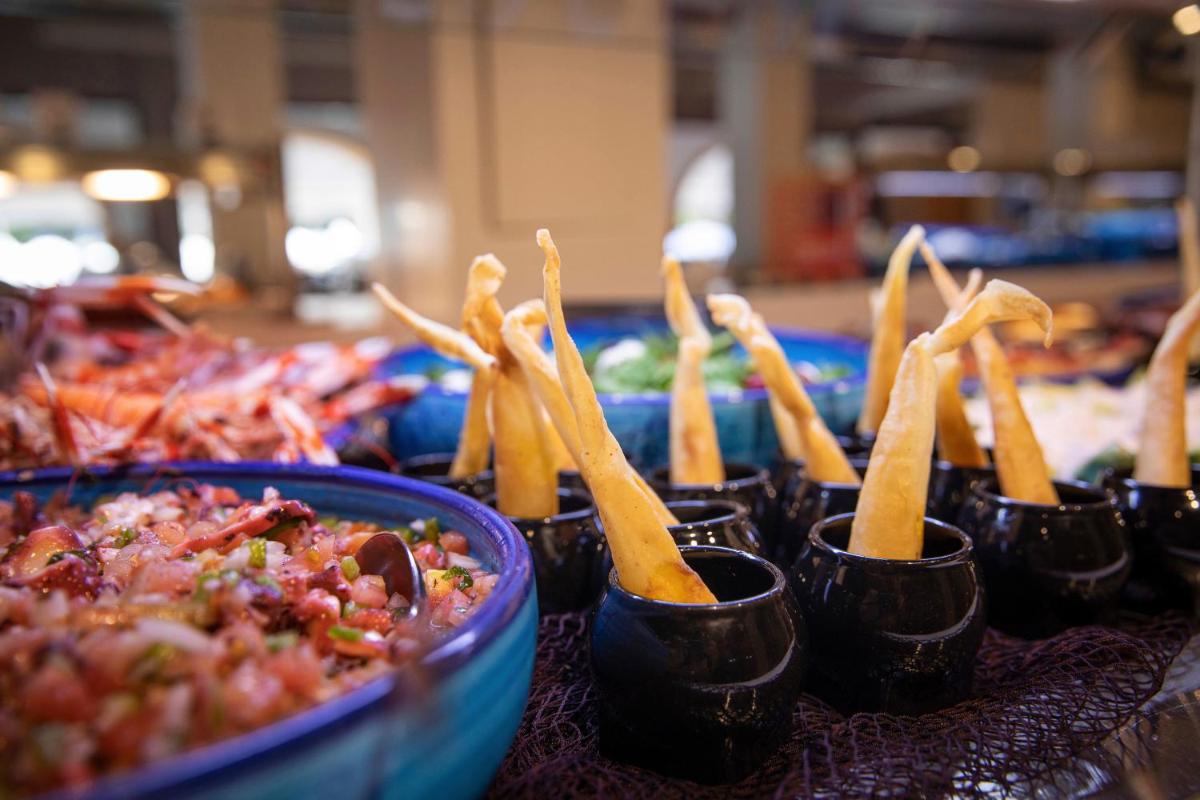 Comida en o cerca de este hotel