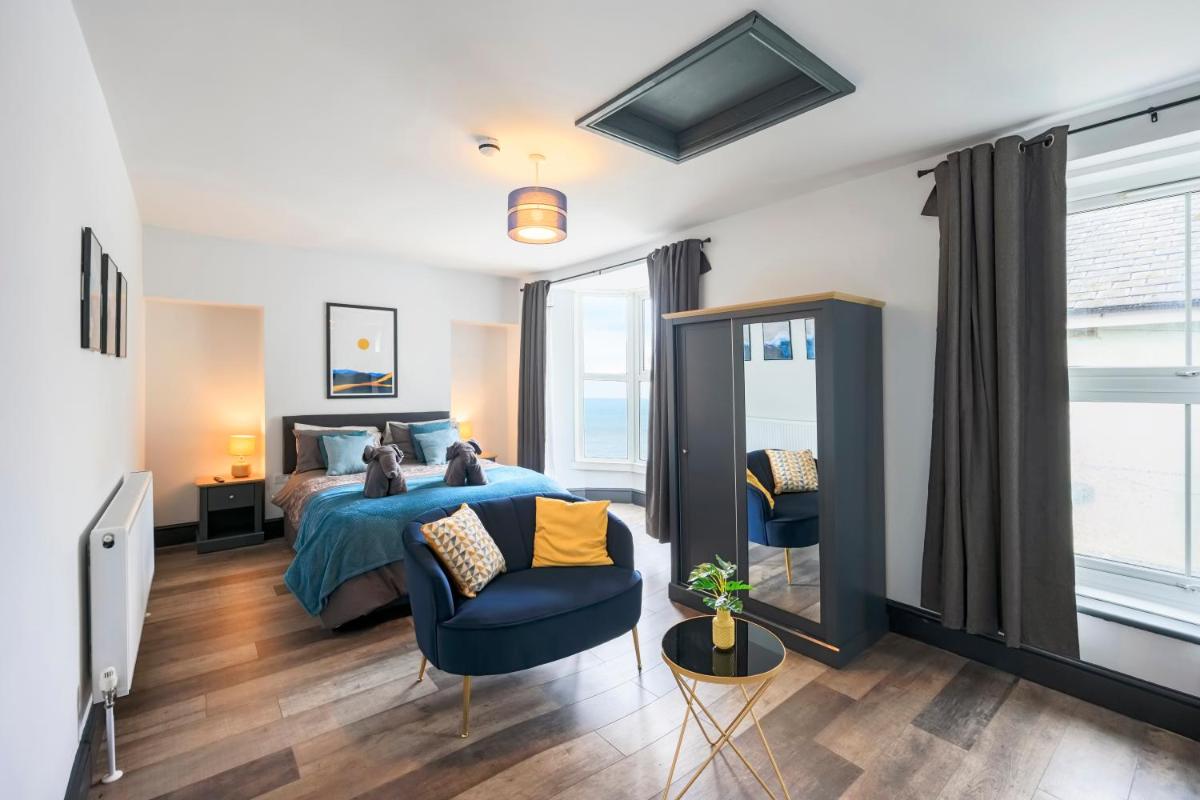 Seafront apartment with balcony, parking and sea views - Housity