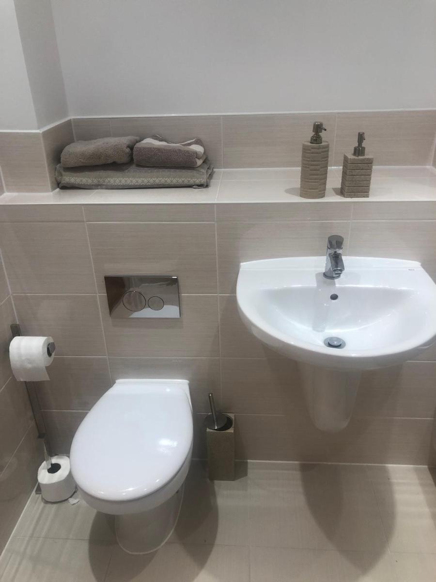Spare Room at Dalton House - Housity