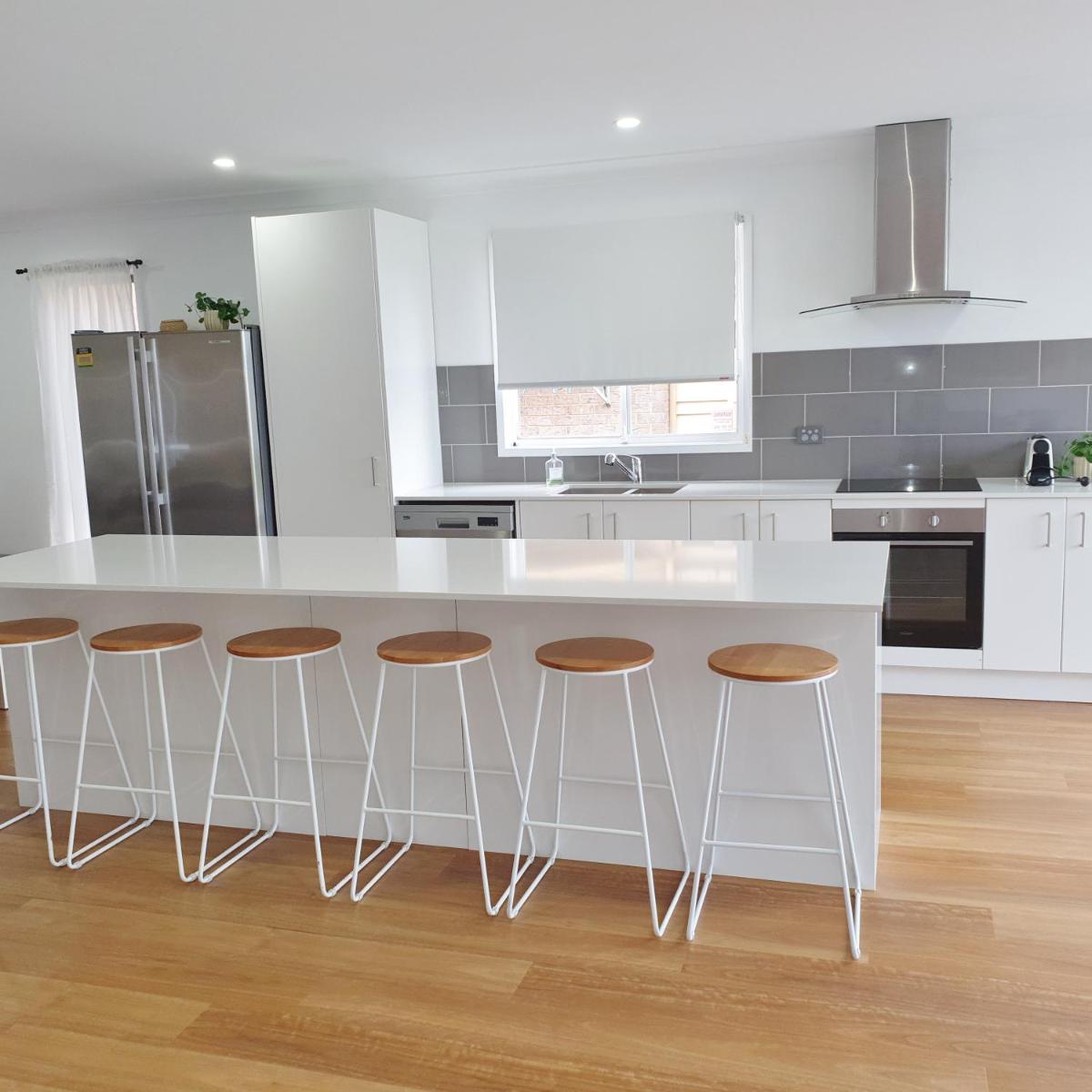 Tuggerah lakefront 4 bed 2 bath home with stunning views - Housity