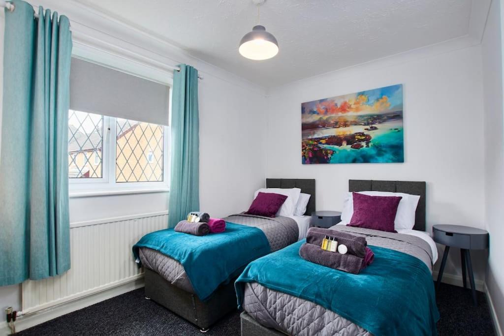 Oakwood House - 2 bedroom with FREE Parking - Housity