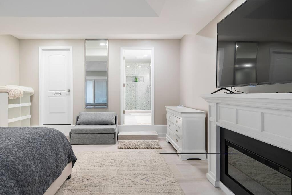 Private Lagoon - Housity