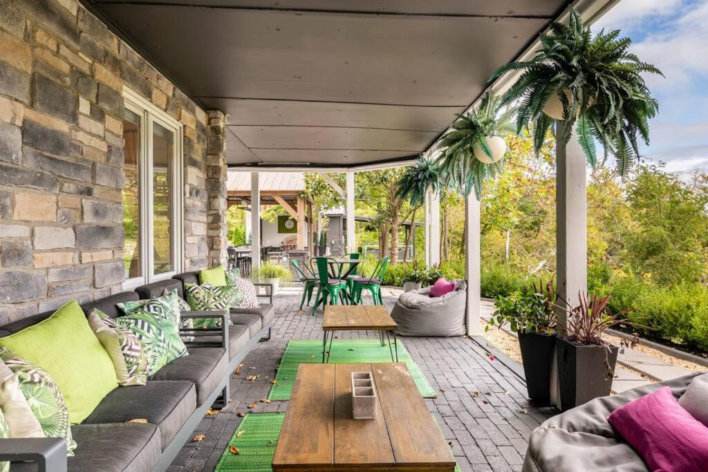 Private Lagoon - Housity