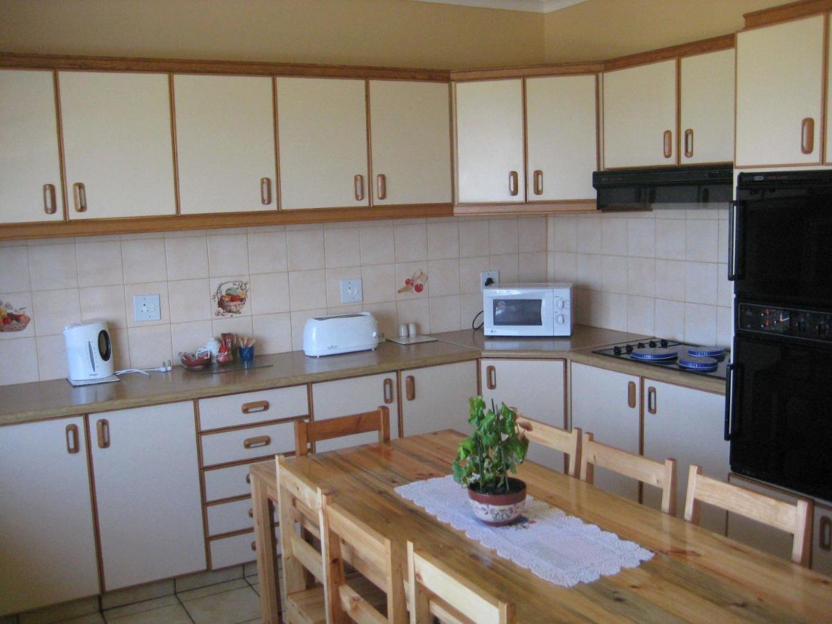 Dolphins View Self Catering Guesthouse - Housity