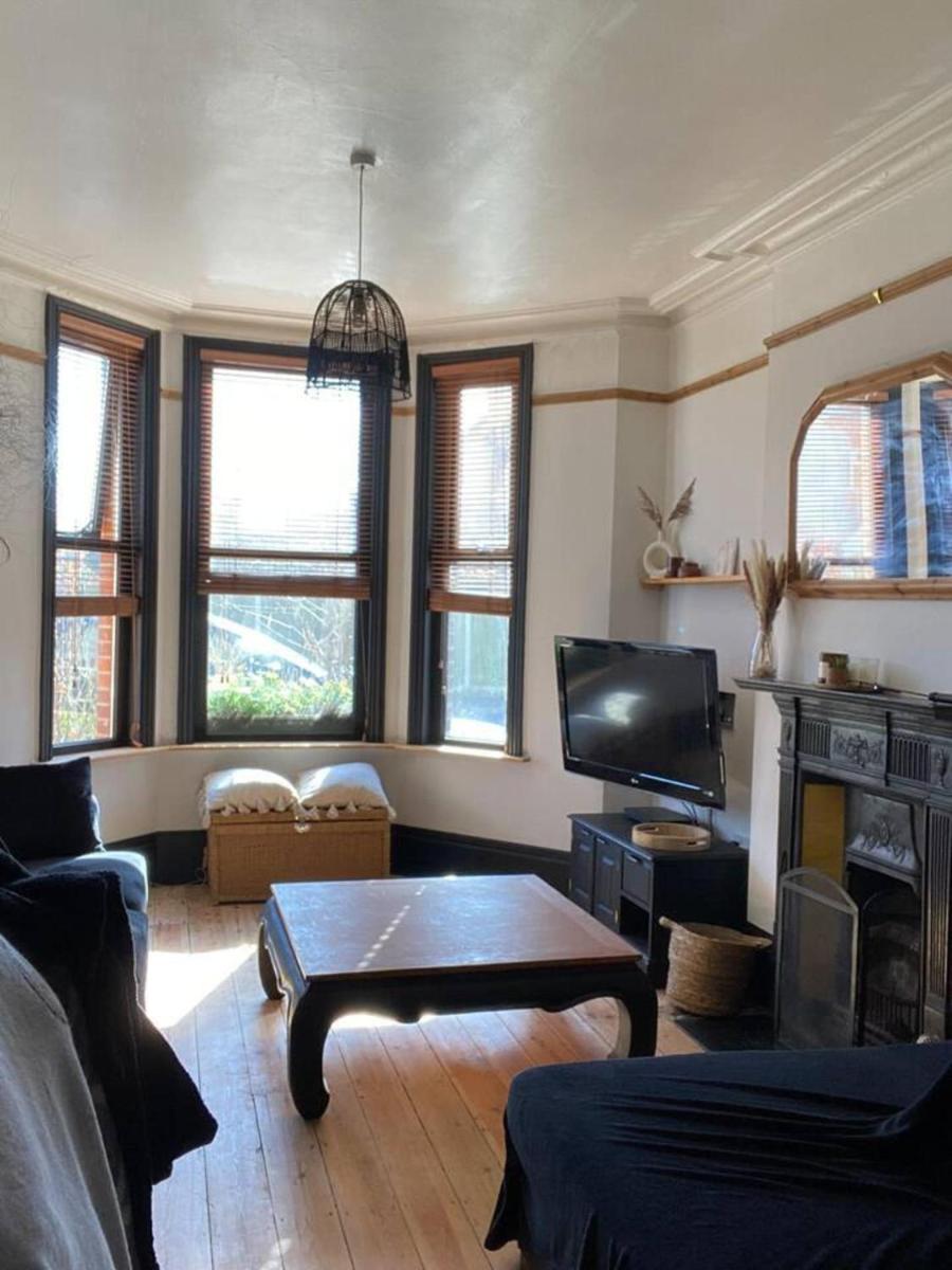 Edwardian Villa by the Sea Sleeps 8 Coastal Walk - Housity