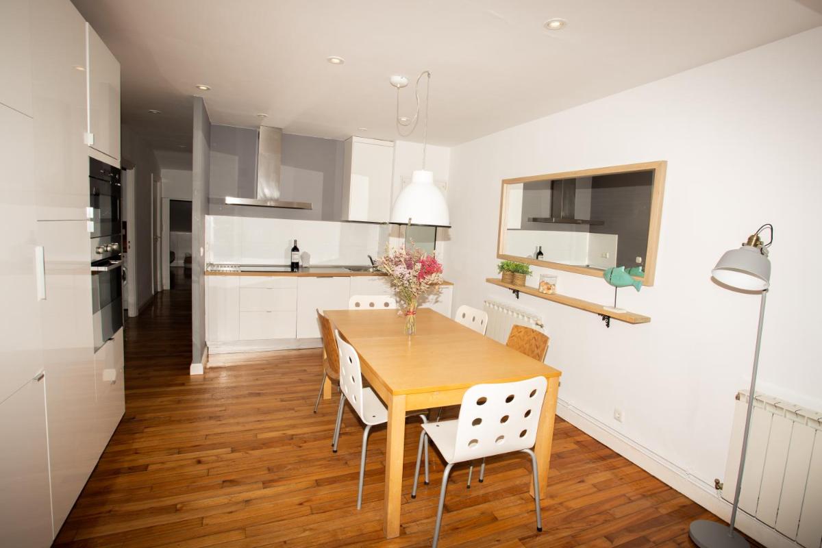 LA MARINA amplio apartamento en pleno centro de Hondarribia - Housity