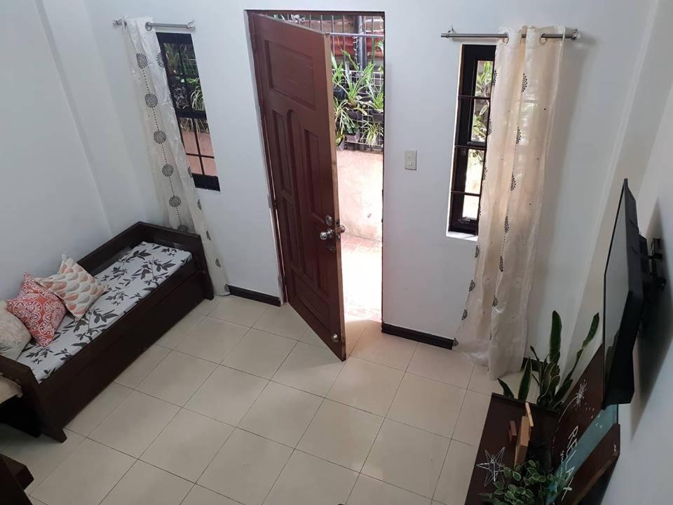 Mireya's Transient House - Housity