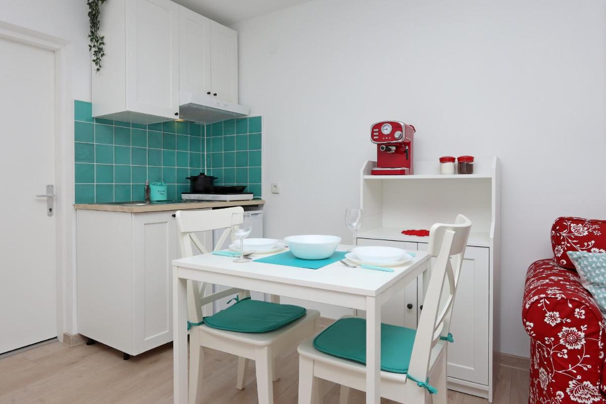 Sha La La - Charming, unique studio in a historic building next to a castle, WIFI, smart TV, washer-dryer - Housity