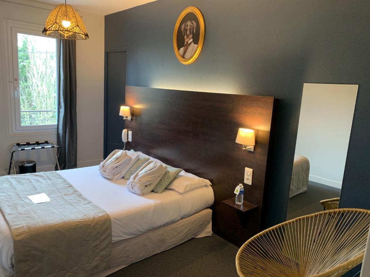 Un ou plusieurs lits dans un hébergement de l'établissement Logis hôtel Aux Berges de l'Aveyron